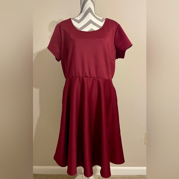 Society Plus Dress - Picture 1 of 4